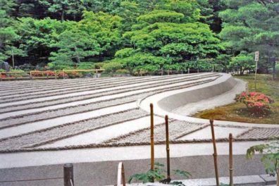 KYOTO: This artfully raked bed of sand designed in the early Edo period (17th C.), is called Ginshaden (sea of silver sand) and is meant to represent a famous Chinese lake, with ripples striped by moonlight. May 26, 1998