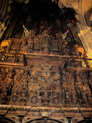 SEVILLA: The majestic organ in the choir. 17th Century.