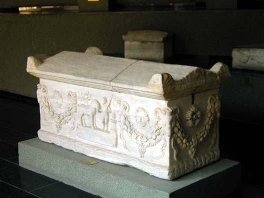 BERGMA MUSEUM: Roman tombs are often decorated with strikingly lively and attractive images.