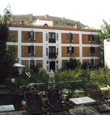 SELÇUK: Changing buses in Izmir, we let ourselves be captured by an enthusiastic and friendly hotel tout--the owner of the Hotel Nazar--and wound up on our only really uncomfortable bus of the trip, but decided to stick at least for the first night in Selçuk with the luxurious Hotel Kale Han ("Castle Inn").