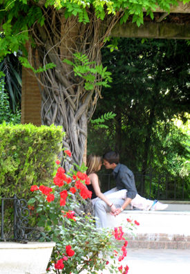 SEVILLA: Young lovers in the Parque Maria Luisa.