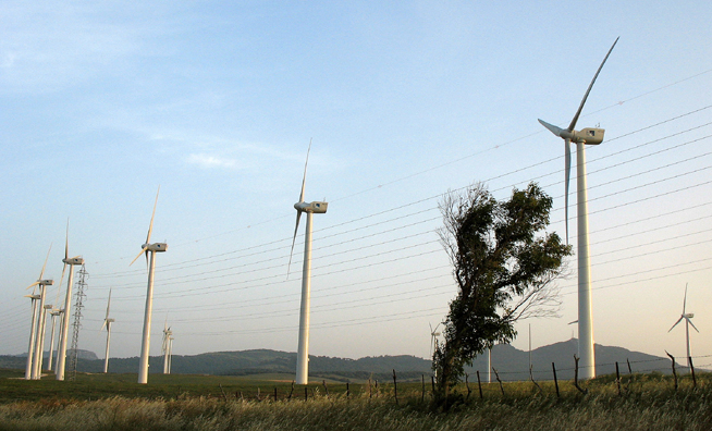 VEJER DE LA FRONTERA: However, we did see plenty of modern power-generating windmills, especially around the famously windy neighborhood of Tarifa.
