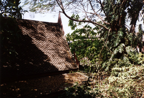 Thompson was an American who made his fortune developing the Thai batik industry for export trade. Many of the designs he created with influenced by Lon Bakst, the Russian painter who gained fame for his stage and costume designs for the Ballets russes. He built an impressive collection of art which remains in his unique house, formed of five traditional Thai houses joined together.