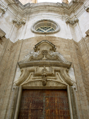 CADIZ: The cathedral is right next to the harbor.