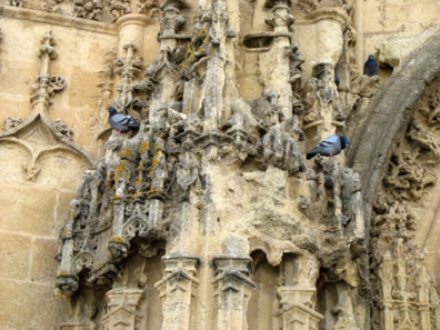 ARCOS DE LA FRONTERA: Mudéjar facade, with pigeons.