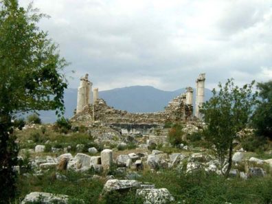 AFRODISIAS: Unfortunately the old Temple of Aphrodite was disassembled and the materials reworked into a Byzantine Church when Christianity triumphed around 500 CE, so it's not clear what the original looked like.