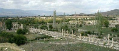 AFRODISIAS: This shot shows about half the length of the impressive colonnaded pool which ran down the center of the agora.