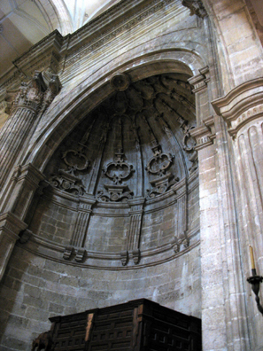 RONDA: Arch inside Santa María la Mayor.