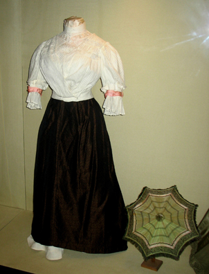 MALAGE: Woman's dress In Museo de artes y costumbres populares, Mlaga.
