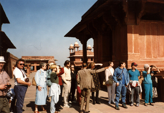 Faces showing, left to right: Fritz Blackwell, Roger Schlesinger, Margaret Andrews, Megan Brians, Deborah Haines, Paul Smith, tour guide, Susan Wyche-Smith, Michael Myers, Ernesto Ricks, Terry Cook, Mary Gallwey, Marina Tolmacheva. Our guide turned out to be a highly sophisticated and cultured gentlemen who told us in detail the history of the great Mogul Emperor Akbar (akbar is Arabic for "great") who lived 1542 to 1605, and who built his capital at Fatehpur Sikri, near modern Agra.