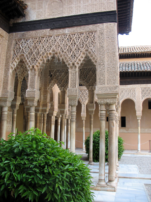 ALHAMBRA: Pointed arches around the Patio de los Leones.