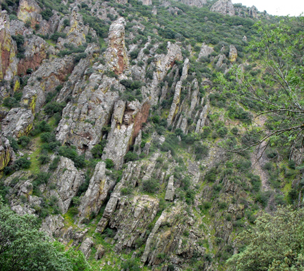 On May 11 we picked up our rental car at the Atocha Station and headed south, through the spectacular pass called El Desfiladero de Despeñaperros (“the gorge of the throwing over of the dogs”). This pass is the gateway to the southern province of Andalucia.