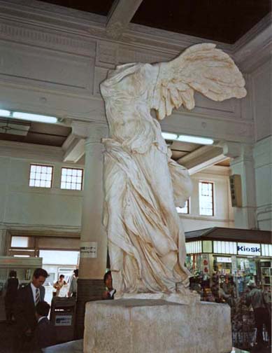 KURASHIKI: We took the train to Kurashiki, a picturesque village about an hour’s north of Kyoto by Shinkansen. It prides itself on Western art culture. Its claim to fame is its numerous museums. So art-conscious is the town that this full-scale reproduction of the Winged Victory greets passengers in the waiting room of the local train station. May 19, 1998