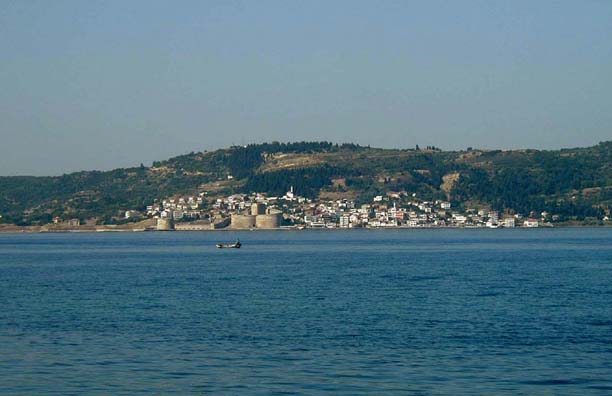 CANAKKALE: Across the Bosporus is one of two castles created to guard this strategic stretch of water by Mehmet the Conqueror in the 15th century. The corresponding one on the eastern shore--the Çemenlik Kalesi is in Çanakkale itself, but we didn't manage to find it.