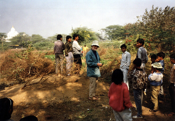Professor Linda Stone from the anthropology department had urged Fritz strongly to take us to a rural village. None were in easy reach, but our tour guide sought out this suburban one on the edge of Delhi, where the people welcomed us warmly.