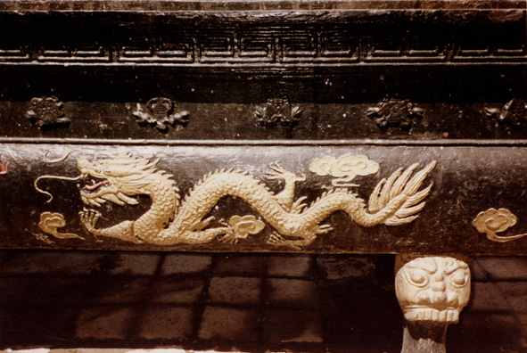 MT. EMEI: A decorative dragon.
