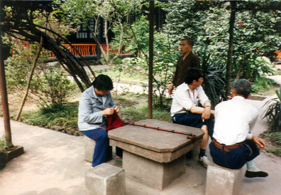 LESHAN: In Leshan, we strolled around the streets, seeing women knitting everywhere (and everywhere in China), using three bamboo needles.