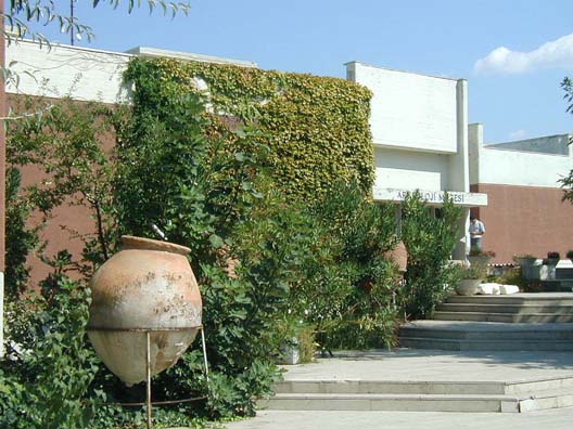 ÇANAKKALE MUSEUM: The Çanakkale Museum in rather scruffy surroundings is itself quite lovely, with an impressive small collection.