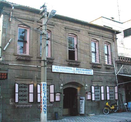 BERGAMA: Modern Bergama reveals its charms slowly. The sidewalks are crumbling and the streets dusty. The maps in the Lonely Planet guide were inadequate when we came to various wedge-shaped intersections in search of the recommended "Pergamum Restaurant" (bear right at the point of each wedge to stay on the main drag, and look for it on the left-hand side of the street if you're heading toward the Acropolis). The restaurant is contained in a remodeled Ottoman house.