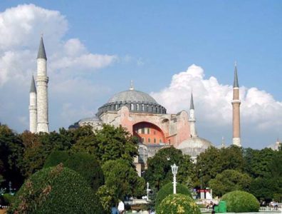 HAGIA SOPHIA: We had walked around the historic heart of Sultanahmet on the evening we landed.On the morning of September 17, we set out to explore Hagia Sophia ("Saint Sophia" or "Holy Wisdom"). [In Turkish it's called Ayasofya; Turkish spellings will be given in parentheses throughout this site.)