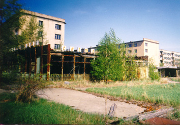 Behind the trees on the right: the apartment building where Lyubov Sirota lived with her son Sasha. (Photo taken April 26, 1999)
