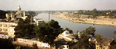 Because of a pilots' strike, Indian Airlines could not take us to Lucknow, so we set out on December 29 at 5:00 AM by train. Clark's Avadh Hotel had an excellent restaurant, and our room had an excellent view. A large crowd of pilgrims eventually gathered on the opposite bank for some religious observance.