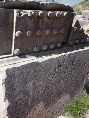 DELPHI: The real secret of Roman construction: Legos.