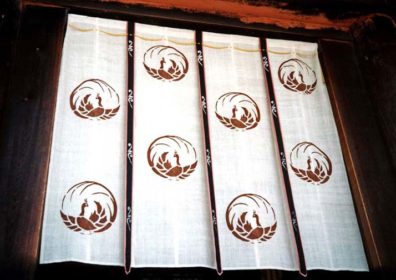 NARA: The sunshade noren cloths at this temple were particularly handsome, here bearing a traditional crane pattern.