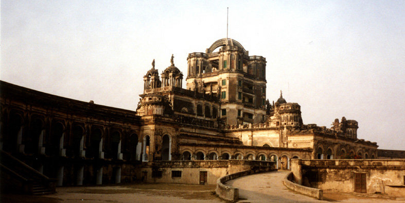 An elaborate example of eccentric 18th-century architecture, built for wealthy eccentric Major General Claude Martin (d. 1800). Now a school.