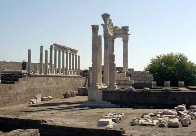 PERGAMUM ACEOPOLIS: At the top of the Acropolis is the imposing Temple of Trajan.