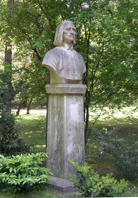 BUDAPEST: Of course Hungary's most famous composer is Ferenc (Franz) Liszt, and we saw several statues of him, like this on in the park on Margaret Island.
