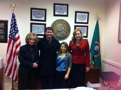 Dakota Renz (second from left, Hayley Hohman right)