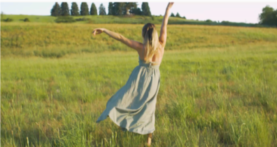 Hanne Levy dancing.