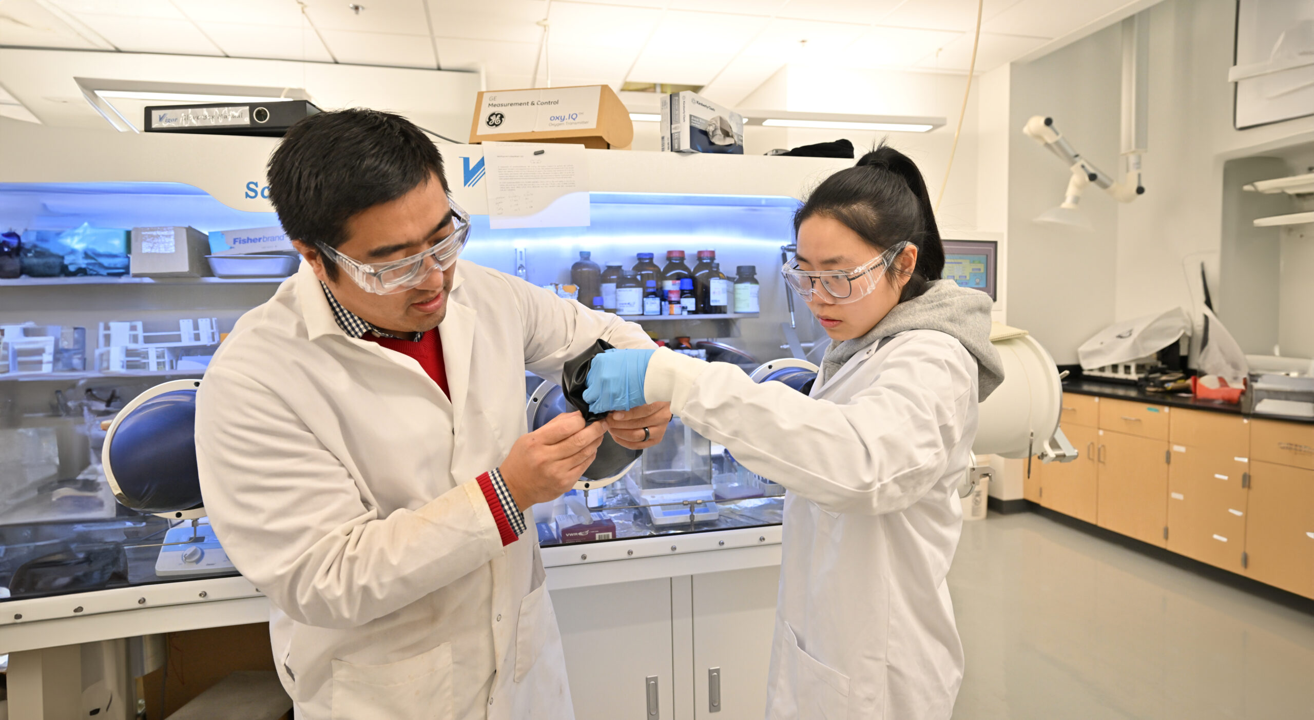 Scientists working in lab.