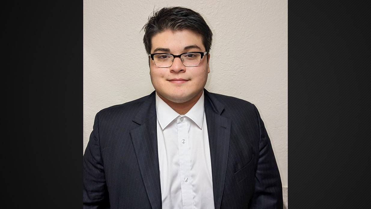 Brayan Osegueda, member of the 2021-25 cohort of MIRA student scholars.