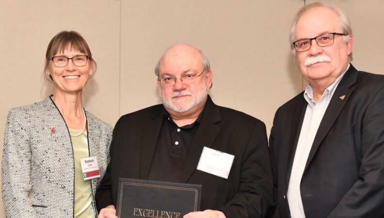 Interim Provost Bryan Slinker and ATL Director Kimberly Green presenting a certificate to Business Administration.