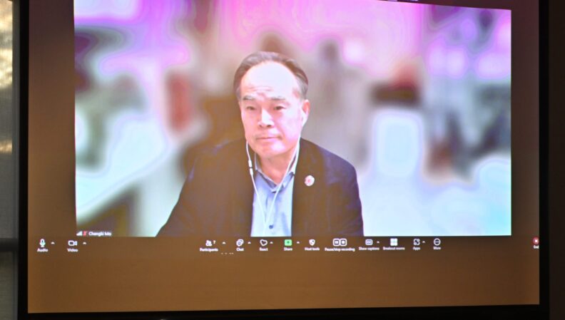 ACE Director Lindsey Brown presenting a certificate to the Mechanical Engineering, BS (Tri-Cities).