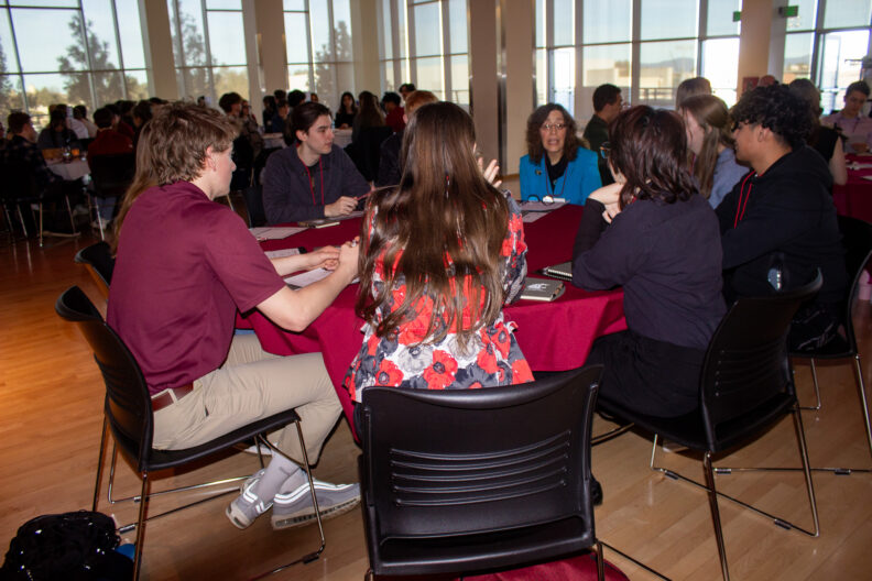 Full resolution of Mary Sánchez Lanier giving a table talk.