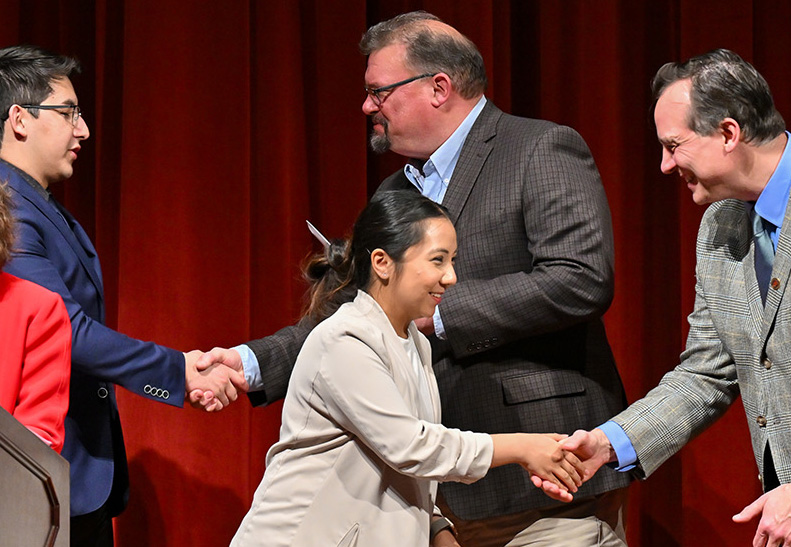 Undergraduate student researchers receive recognition at SURCA.