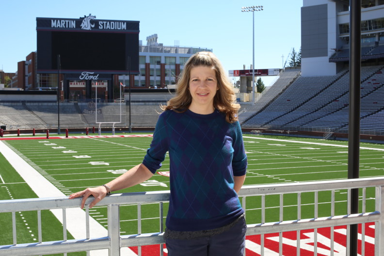 Associate Professor Kim Holmstrom