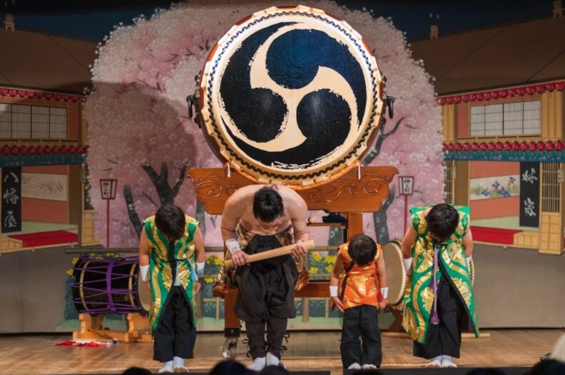 Takumi Kato and his three children.