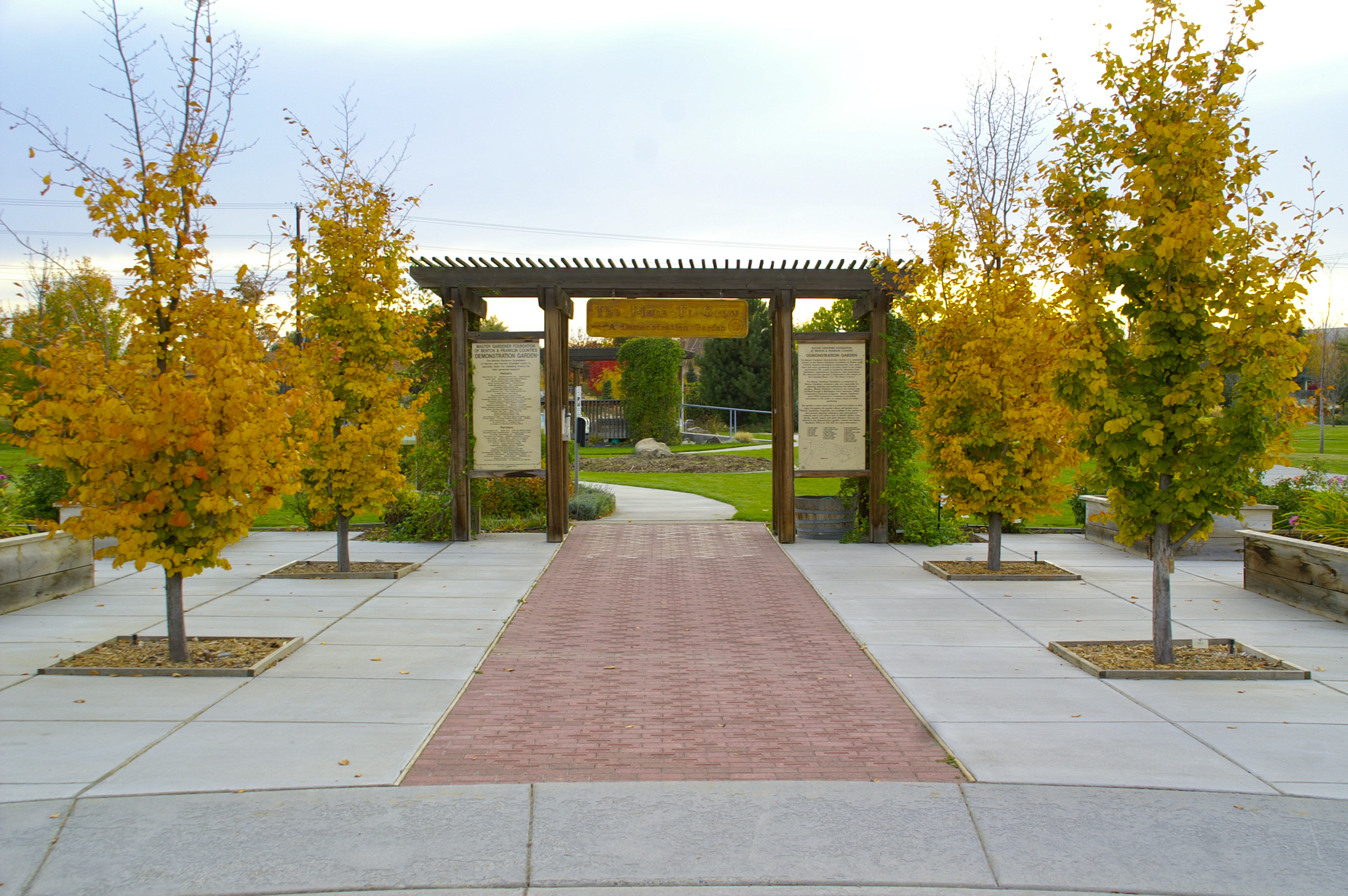 Entry to Demonstration Garden showing fall colors
