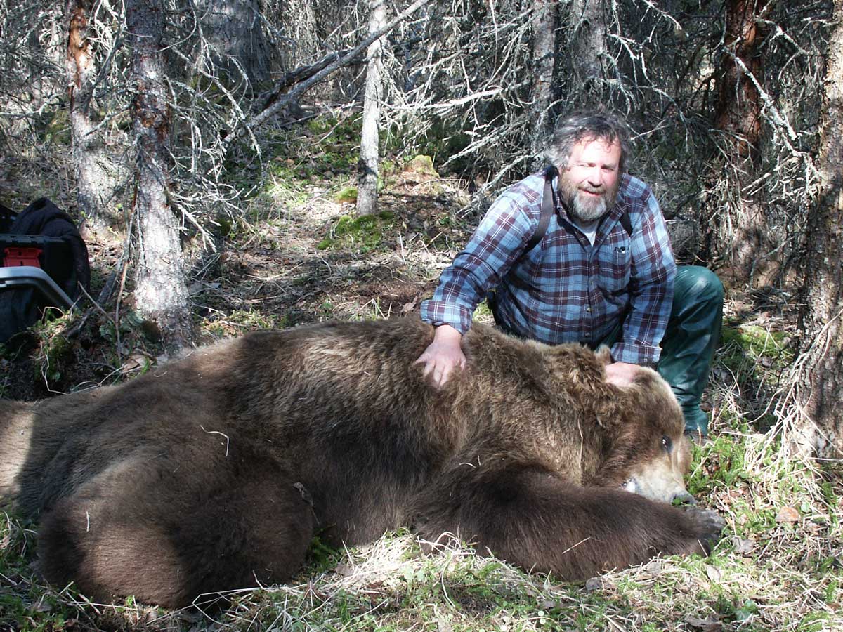 Sean Farley with grizzly bear.