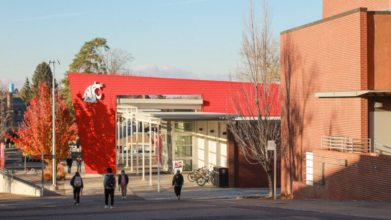 An image of outside the Chinook Student Center on the Washington State University Pullman campus.