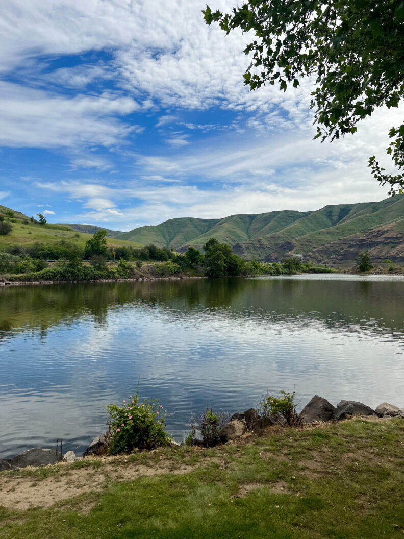 An image of a small bay of water at Wawawai County Park in Whitman County, Washington.