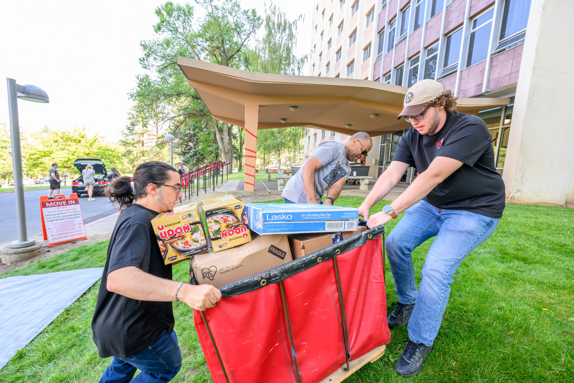 A WSU dining services student employee talks to her boss.
