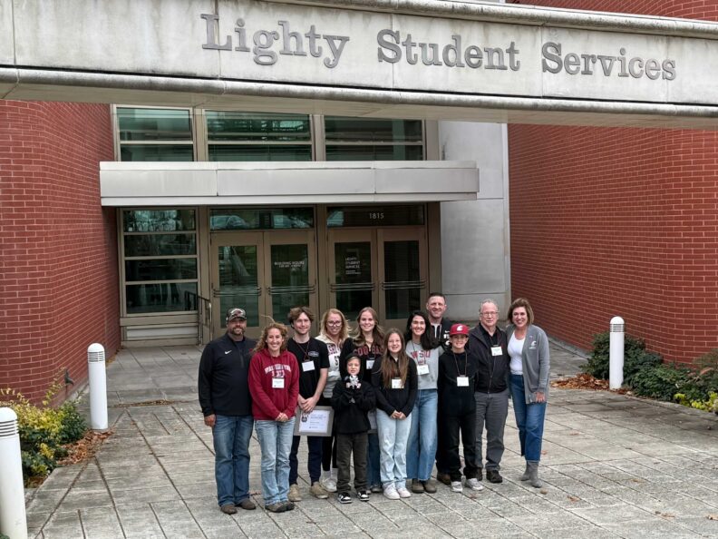 Ron Jolley, Jennifer Lighty, Matthew Jewell, Christina Davis, Ava Davis, Kelly and Scott Lighty and their three children, Thomas Lighty, and Mariah Maki