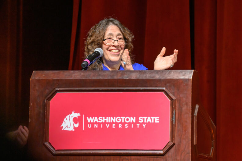 Mary Sánchez Lanier asks the audience to applaud the remarkable work presented by students at SURCA 2026.