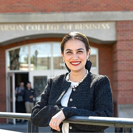 Headshot: Mia Darnell