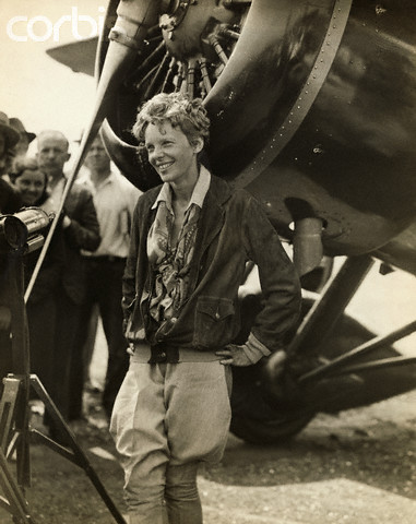 Amelia%20Earhart%20beside%20her%20plane.